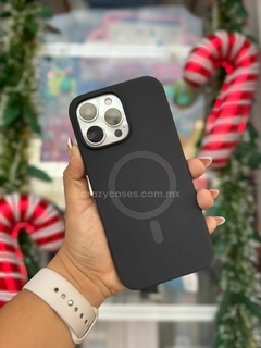Case magsafe silicon black - ip 15 - tienda en línea