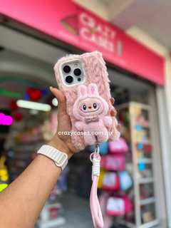 Case labubu peluche pink ip 16 pro max - comprar en línea