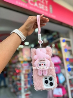 Case labubu peluche pink ip 13/14 - comprar en línea