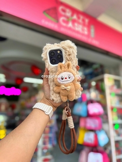 Case labubu peluche café ip 16 pro en internet
