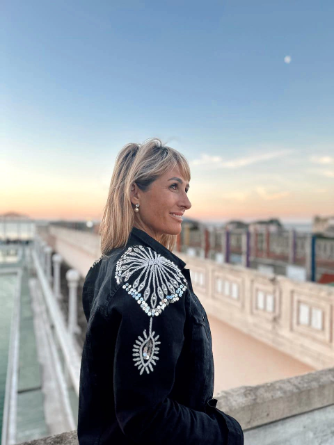 WHITE SUMMER - BLACK