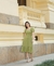 Vestido em Crepe Anarruga Monreale Verde 1027 Valentina Sirrah - Via Karol I Moda Evangélica I Frete Grátis Estado de SP I Parcele até 6x