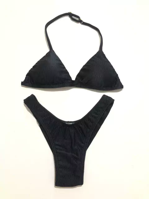 Conjunto Fixo Preto Canelado