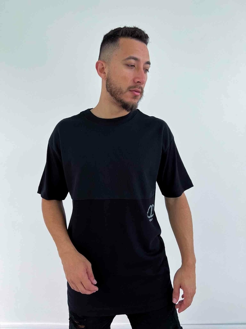Camiseta Oversize Recorte Meio Booq