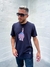Camiseta Buh Dedo Ilusão Otica Preta - comprar online