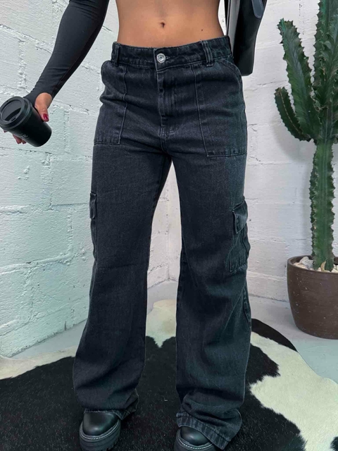 Calça Jeans Wide Leg Cargo Preta Estonada
