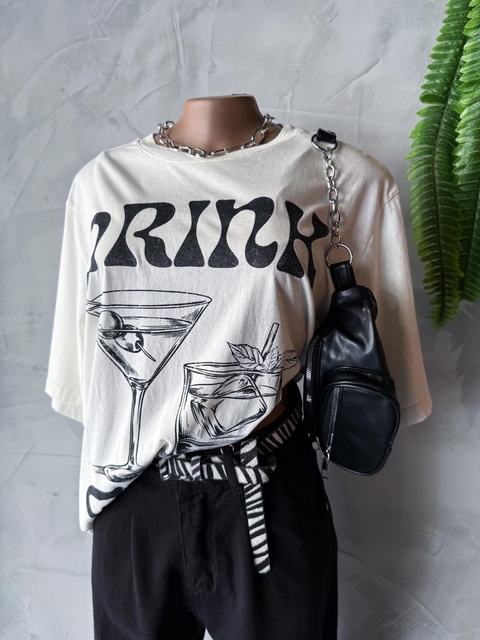 T-Shirt Oversized Drink Club - comprar online