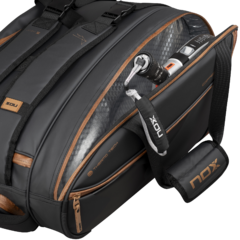 Raqueteira Luxury Open Series 2024 | NOX - Preto / Marrom - NOX SPORT Brasil - Raquetes de Padel e Beach Tennis. Acessórios, Raqueteiras e Roupas para Padel e Beach Tennis.