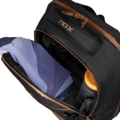 Imagem do Mochila Raqueteira Luxury Open Series 2024 | NOX - Preto / Marrom