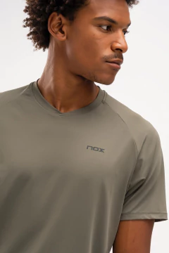 Camisa Esportiva Masculina PRO FIT | NOX - Verde - NOX SPORT Brasil - Raquetes de Padel e Beach Tennis. Acessórios, Raqueteiras e Roupas para Padel e Beach Tennis.