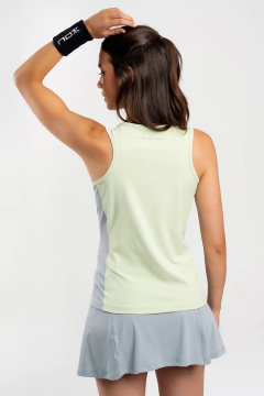 Camiseta Regata Esportiva Feminina PRO | NOX - Verde Lírio - comprar online