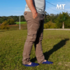 CALÇA SARJA C/ BOLSO CARGO - MARROM-PAMPA SUL