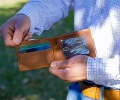 CARTEIRA MASCULINA DE COURO TRADICIONAL - SHALINE na internet