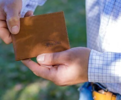 CARTEIRA MASCULINA DE COURO TRADICIONAL - SHALINE - MT Agrocomercial