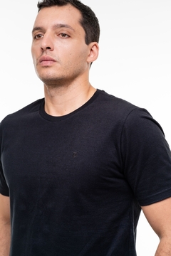 CAMISETA BÁSICA MASCULINA PRETA-PAMPA SUL na internet