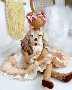 Boneca Gilda + Ursinho de crochê