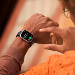 APPLE WATCH SERIES 8 GPS 45MM STARLIGHT ALUMINUM CASE WITH WHITE SPORT BAND - comprar online