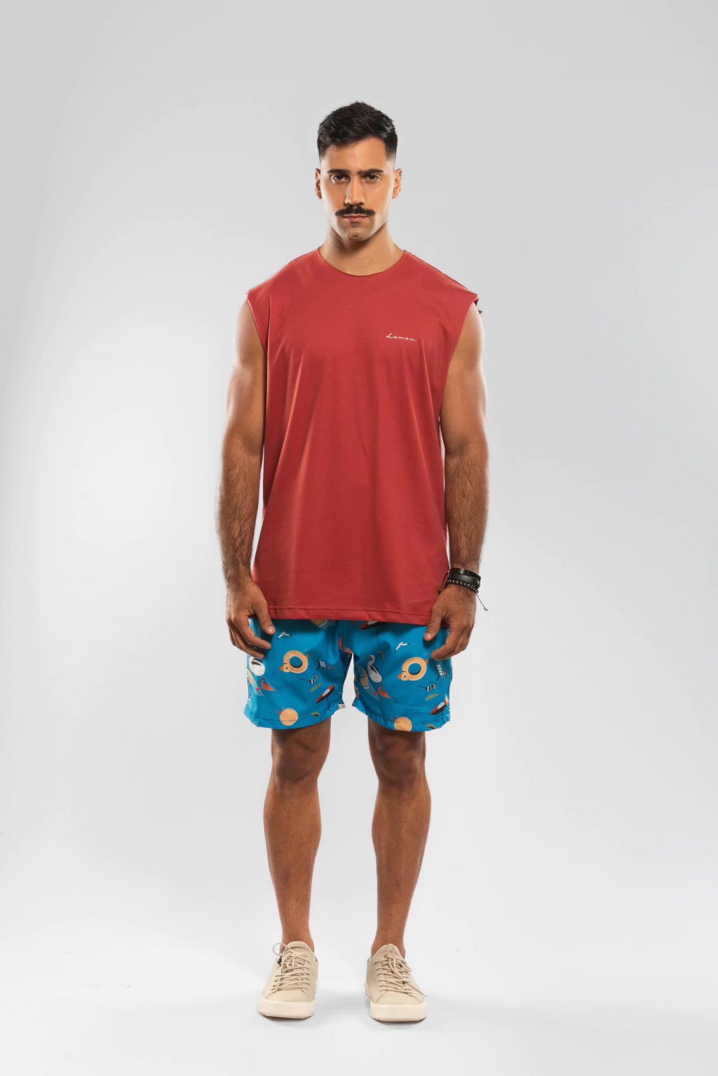 Regata machão Lemon básica assinatura em alto relevo vinho