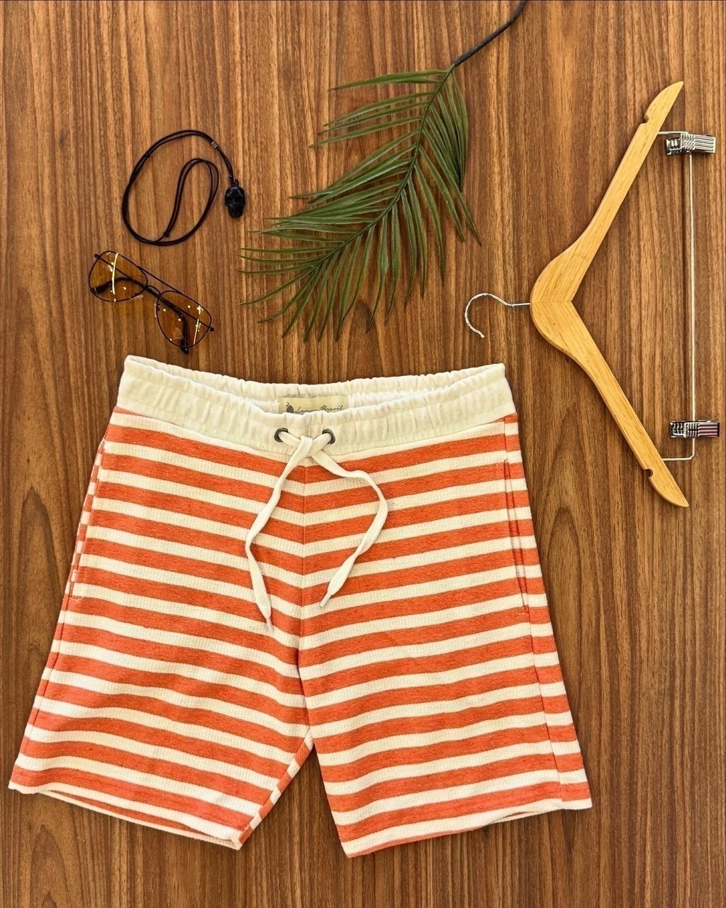 Bermuda moletom tricot fibras recicladas listra abóbora