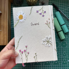 Cuaderno bordado flores - personalizado