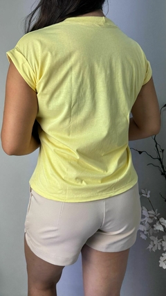 TSHIRT COM MANGA JAPONESA BIANCA na internet