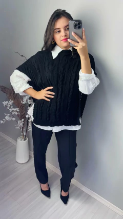 PONCHO ALICE TRICÔ MANGA CURTA QUENTINHO E MODERNO COM ABERTURA NAS LATERAIS - comprar online