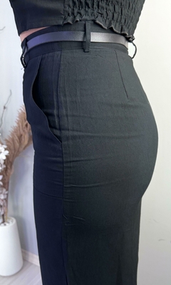 Saia Mid com bolsos na frente e abertura frontal Adele - Lih Style | Moda Feminina 
