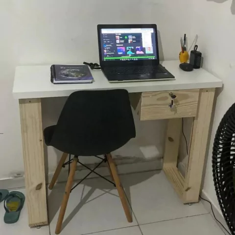 Mesa Estudo Com Gaveta Rayane Reta Branca 1m - comprar online