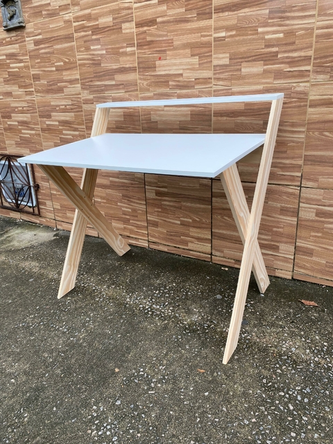 Mesa Escrivaninha em X tampo branco - comprar online