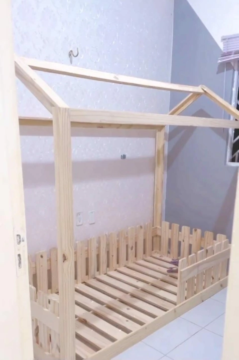 Cama Montessori infantil Casinha Luna