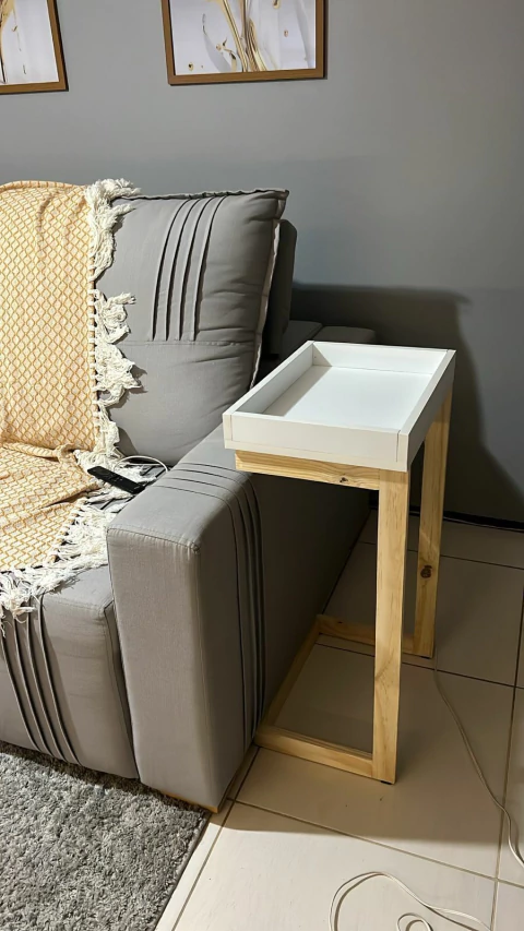 Mesinha de apoio Lateral Sofá Ana Pinus e MDF branco - comprar online