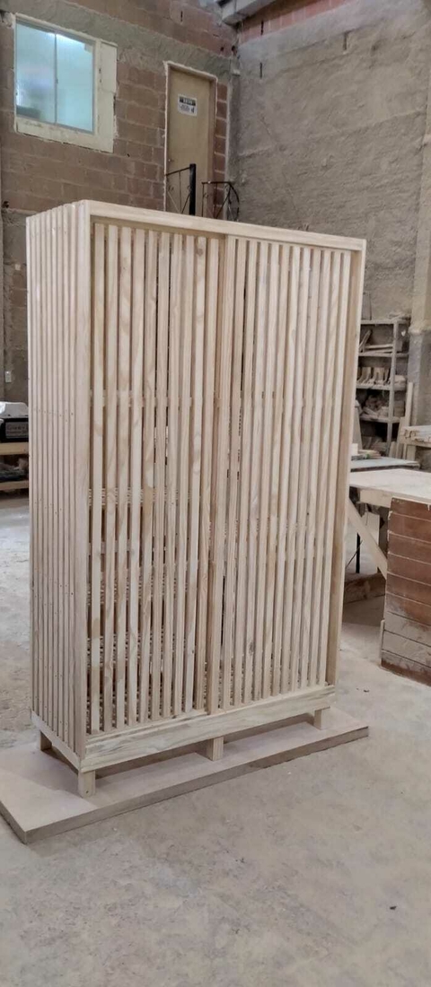 Guarda Roupa Eliomar Ripado com portas de correr