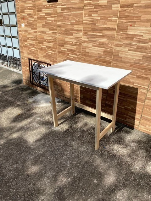 Mesa de estudo fixa branca Ranna - comprar online