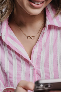 Colar Infinito Banhado ao Ouro 18K na internet