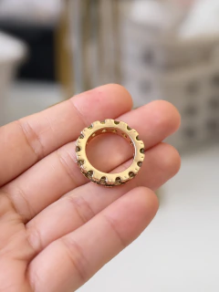 Anel Aparador Russo Peridoto no Dourado Todo Cravejado - comprar online