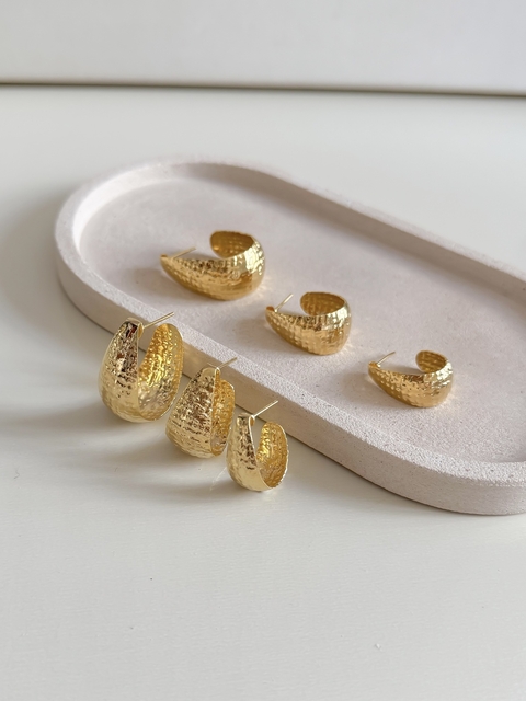 Argola Detalhada P,M e G de Semijoia - comprar online