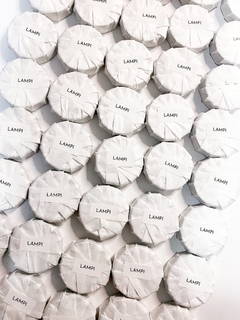 40 MINI VELAS NA LATINHA - LAMPI