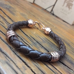 Pulseira Couro Redondo com Argolas Kids - Prataria.com