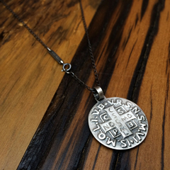 Colar de Prata Medalha São Bento Sentado