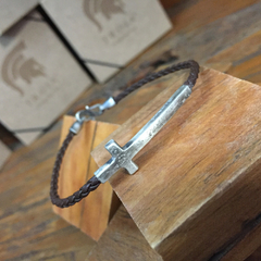 Pulseira Cruz Fina Martelada Kids - Prataria.com