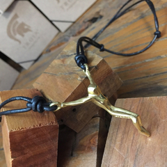 Colar de Couro com Pingente de Prata Cristo