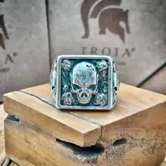 Anel de Prata Masculino Caveira Quadrado