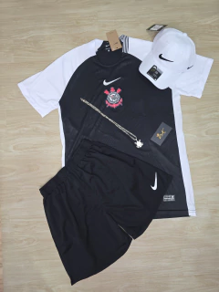 KIT CAMISA CORINTHIANS UNIF 2 25/26+ BONÉ NIKE BRANCO+ BERMUDA NIKE PRETA - comprar online