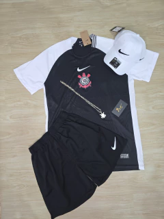 KIT CAMISA CORINTHIANS UNIF 2 25/26+ BONÉ NIKE BRANCO+ BERMUDA NIKE PRETA na internet