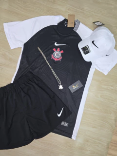 KIT CAMISA CORINTHIANS UNIF 2 25/26+ BONÉ NIKE BRANCO+ BERMUDA NIKE PRETA - loja online