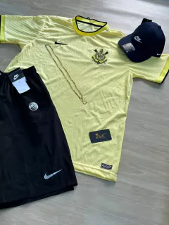 KIT CAMISA CORINTHIANS AMARELA + BONÉ NIKE PRETO + BERMUDA NIKE PRETO na internet