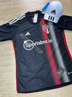 KIT SÃO PAULO NOVA CAMISA TERCEIRA 2023+ BONÉ ADIDAS BRANCO na internet