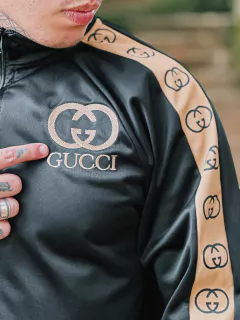 CONJUNTO - GUCCI PRETO COM DOURADO na internet