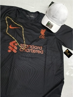 Kit Liverpool vermelha e Preta + Boné Nike Branco+ Corrente