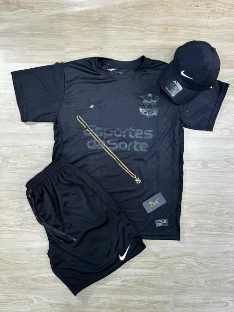 KIT CORINTHIANS NOVA ALL BLACK + BERMUDA NIKE PRETA + BONÉ NIKE PRETO